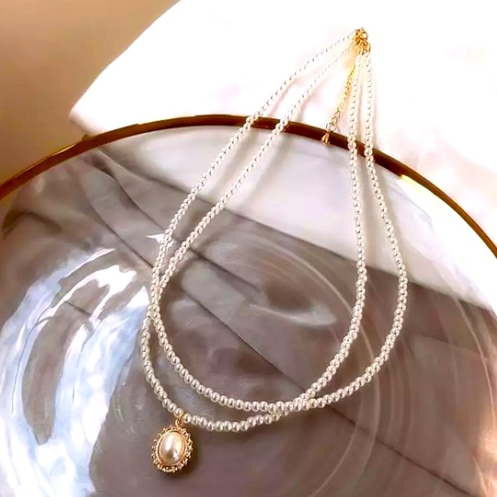 ๐ Delicate Elegant Pearl Two Tone Chain Necklace - Picture 3 of 6